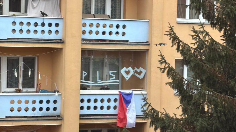 Zabarikádovaný muž v Malešicích