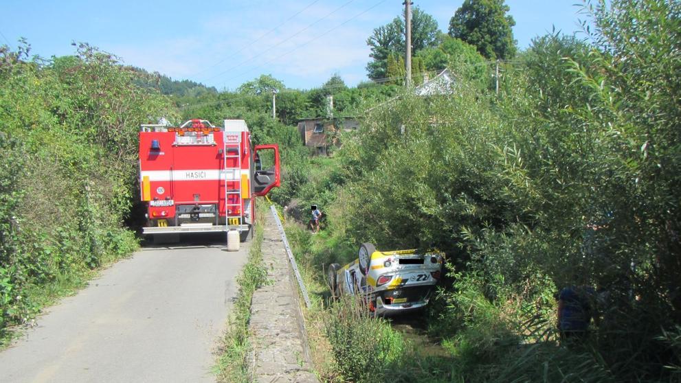 Barum Ralley - auto skončilo v potoce - 4