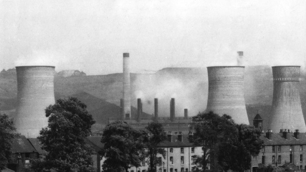 Atomová elektrárná v Sellafieldu před zbouráním věží
