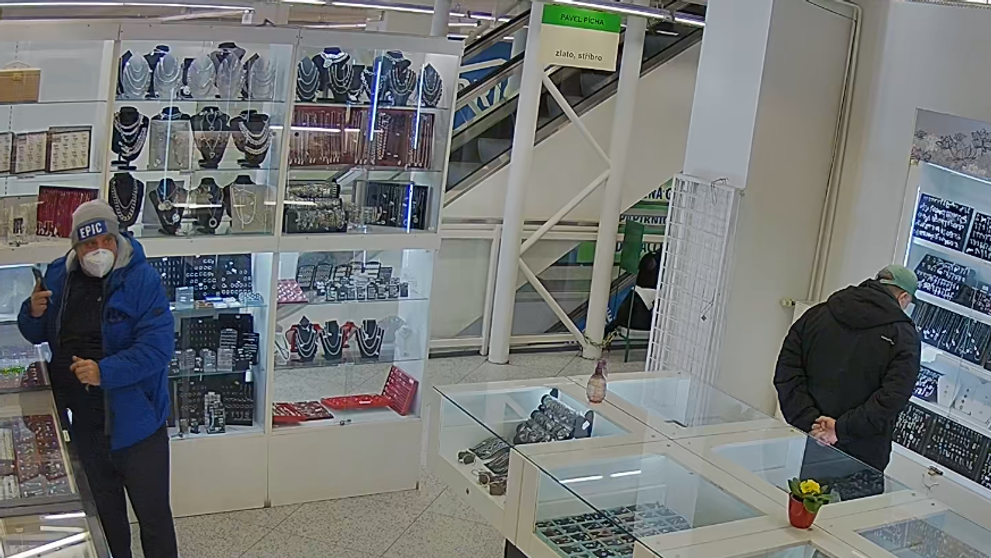 Krádež ve zlatnictví v obchodním domě Prior ve Strakonicích (1)