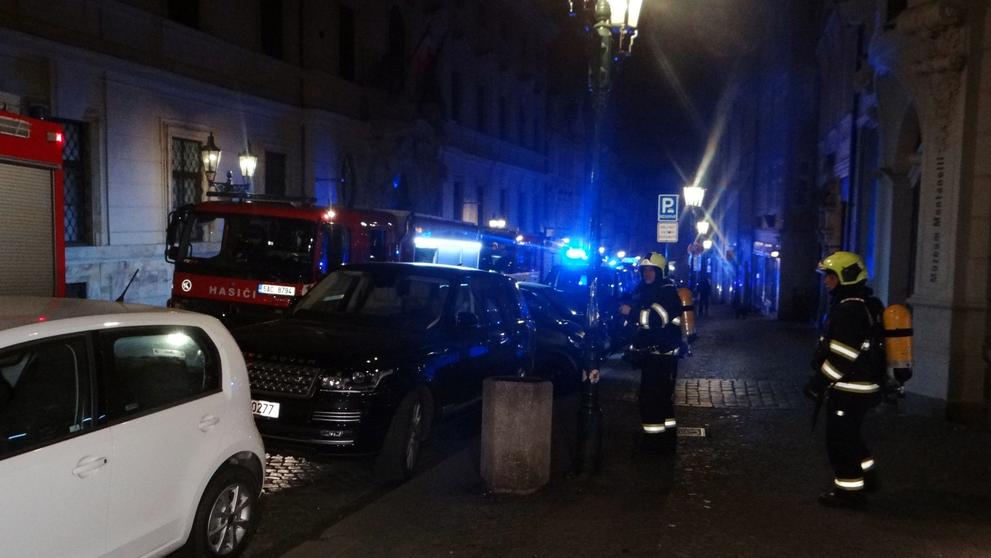 Hasiči přijeli v mohutné sestavě, nakonec mnoho práce neměli
