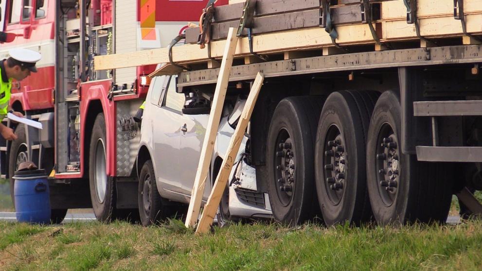 Smrtelná nehoda osobního auta u Nymburka - 3