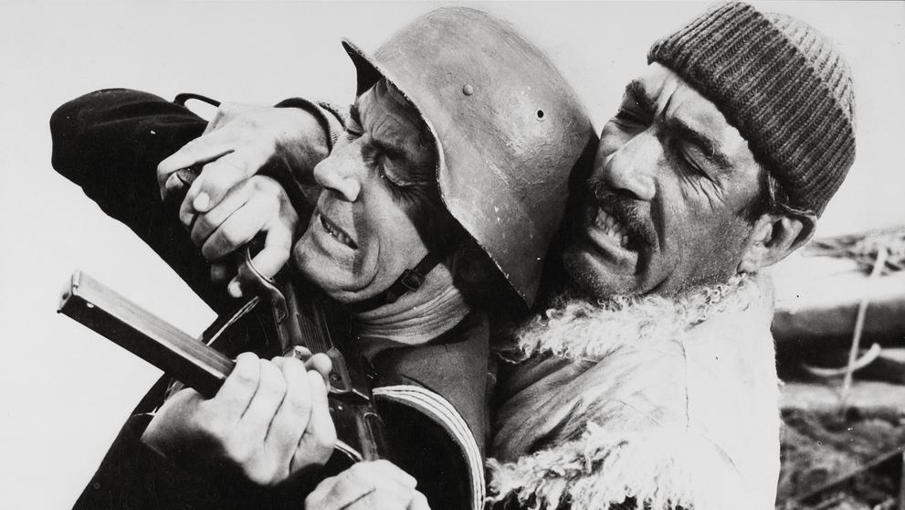 James Darren a Anthony Quinn ve filmu Děla z Navarone, 1961