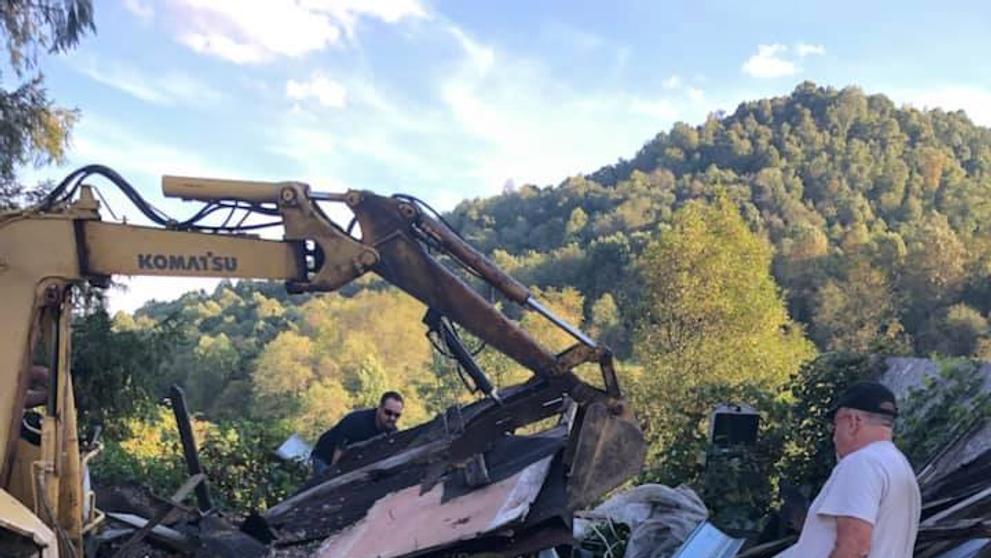 Porsche 911 roky leželo pod rozvalinami garáže - 26