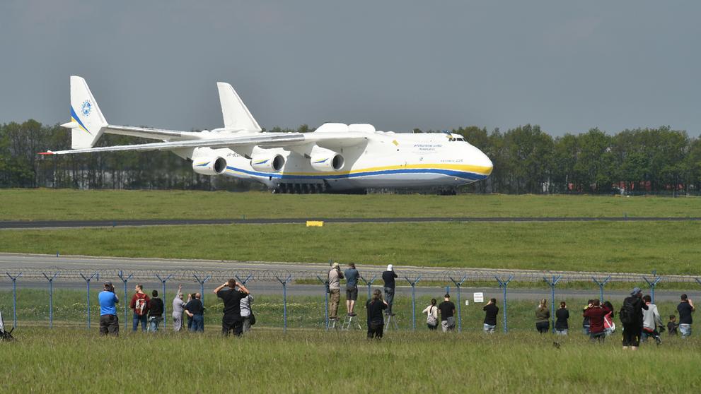 Přistání největšího letadla na pražském Letišti Václava Havla - 3