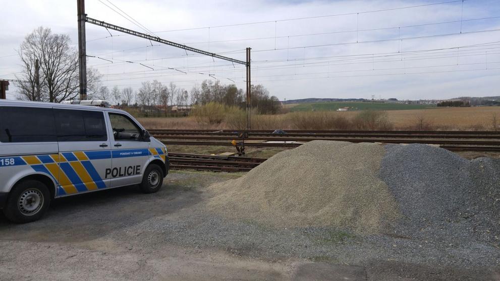 Na trase mezi Plzní a Nepomukem vypadla žena z rychlíku - 1