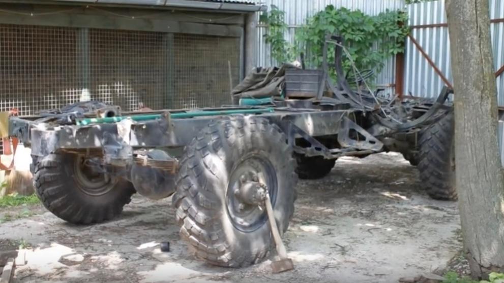 Kříženec mercedesu a vojenského náklaďáku GAZ - 19