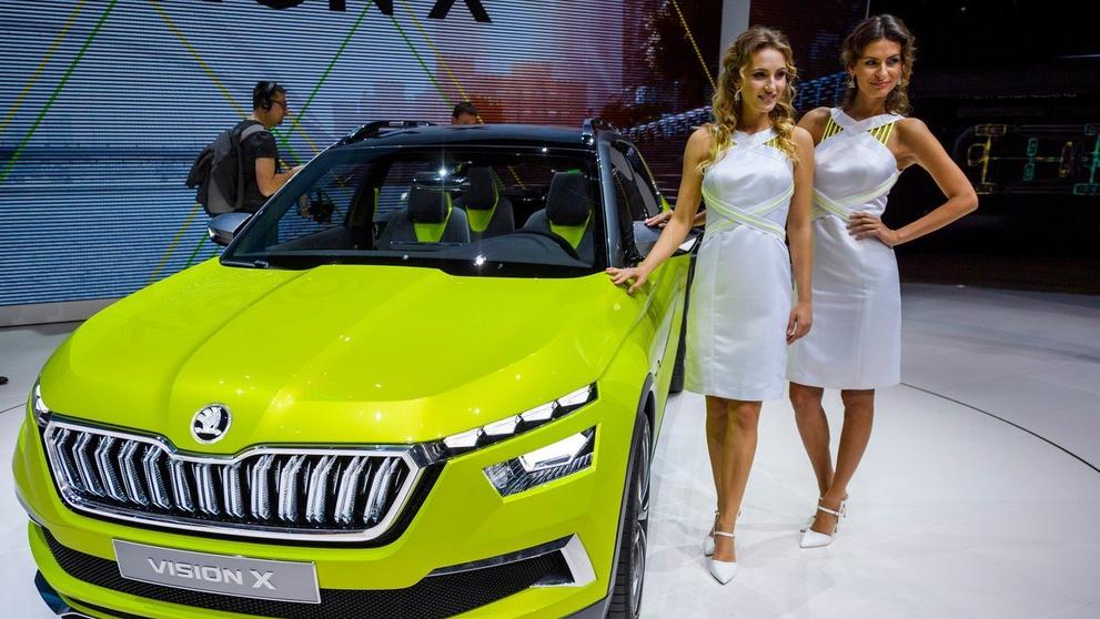 Hostesky na ženevském autosalonu