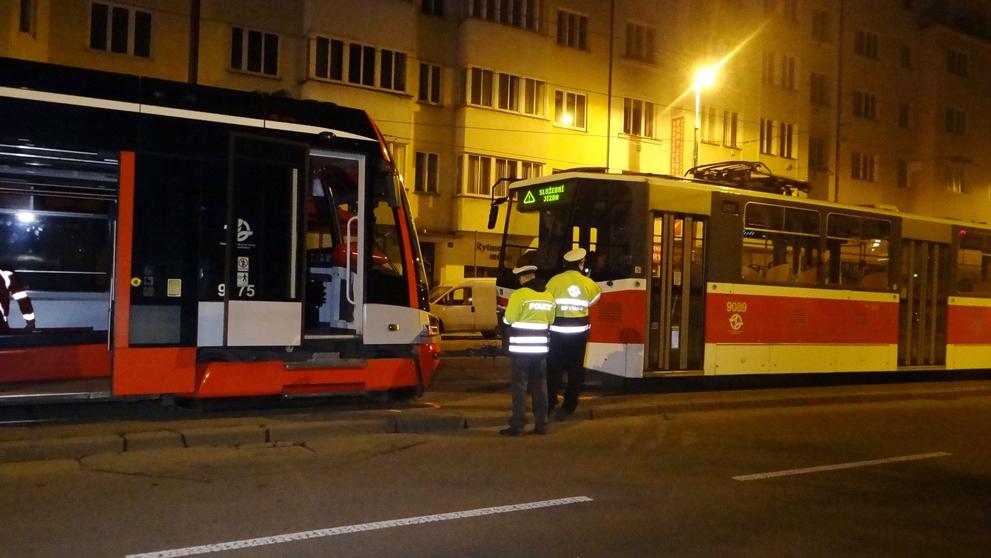 V Praze vykolejila tramvaj
