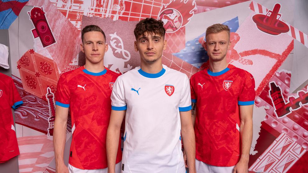 Lukáš Provod (vlevo), Mojmír Chytil (uprostřed) a Jaroslav Zelený v nových reprezentačních dresech