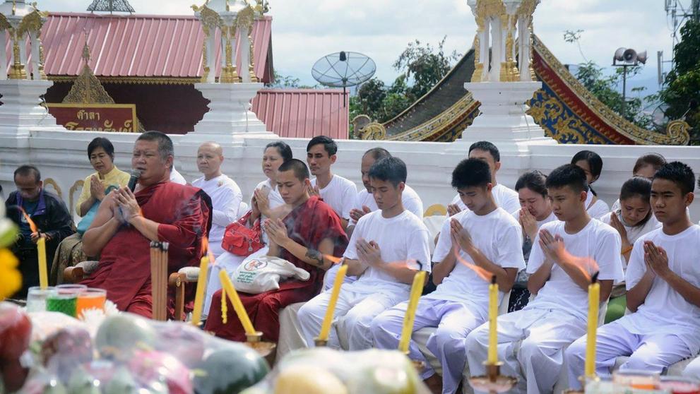 Chlapci z thajské jeskyně podstoupí buddhistický obřad