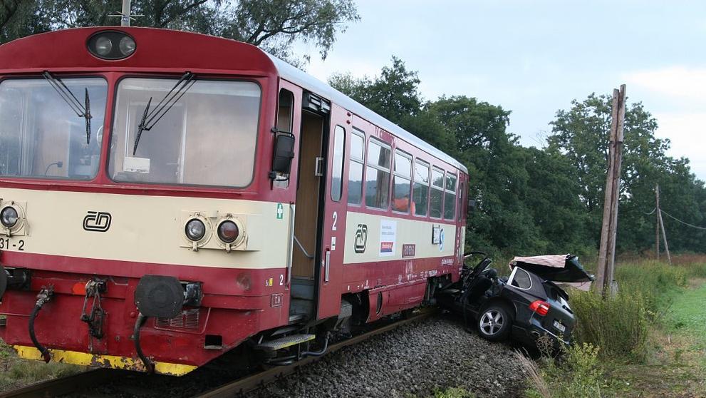 Žena vjela autem u Dobřichova pod vlak - 3
