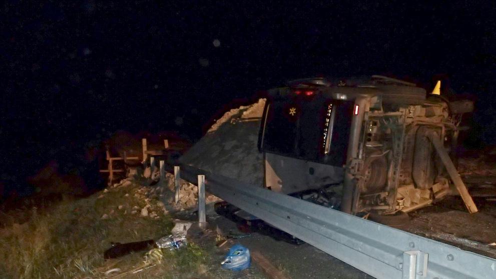 Nehoda dodávky na silnici I/6 mezi Žalmanovem a Bochovem - 2