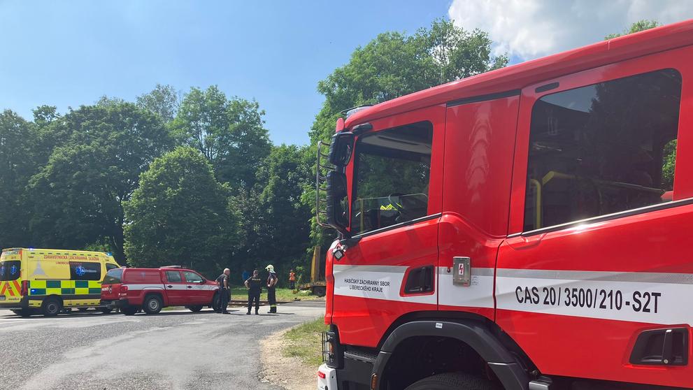 U Liberce se srazil vlak s nákladním autem