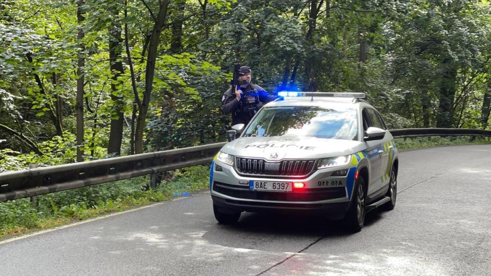 Policisté u Dolních Břežan u Prahy hledají medvěda - 8