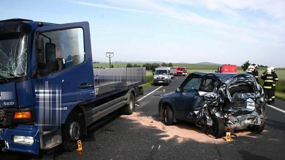 Mladá řidička zemřela na Kutnohorsku po srážce s náklaďákem