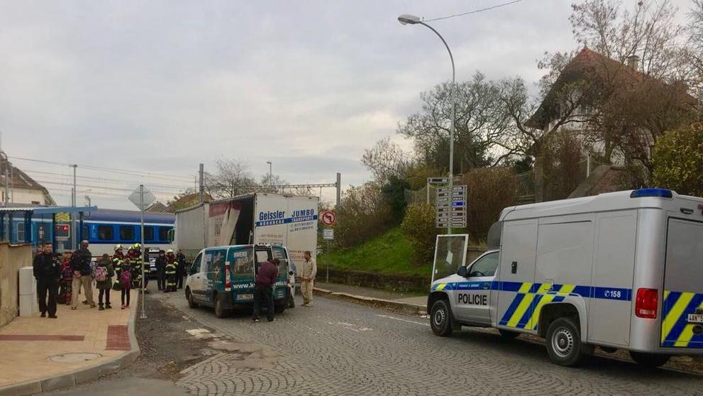 Kamion na kolejích v Úvalech u Prahy - 2