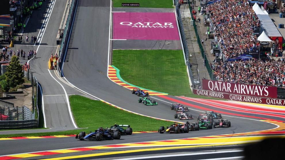 Slavná zatáčka Eau Rouge na okruhu Spa-Francorchamps