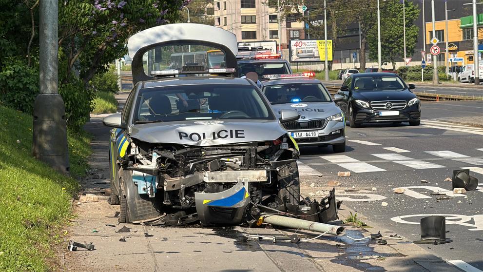 Nehoda policejního auta, 1. 5. 2025