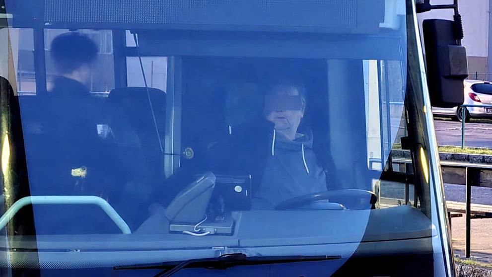 Řidič autobusu přivezl do Plzně cestující a pak nadýchal více než dvě promile (4)
