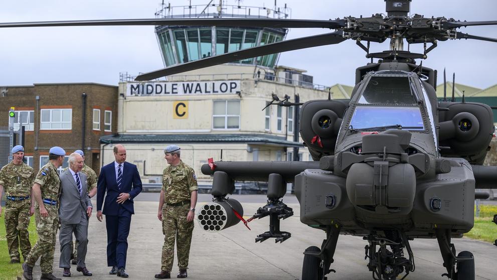 Princi Williamovi byla oficiálně předána králem Karlem III. role vrchního plukovníka armádního leteckého sboru, 13. 5. 2024 (3)