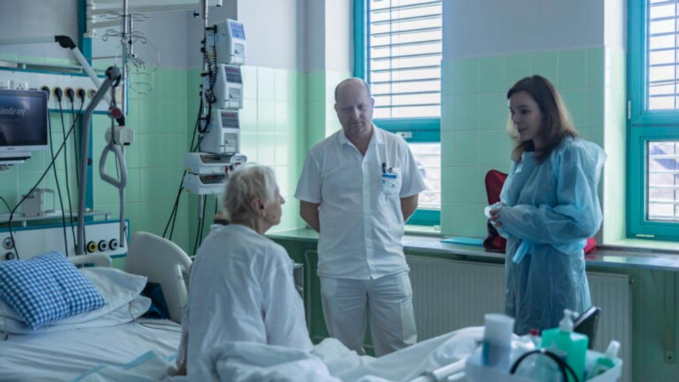 Prim. MUDr. Lukáš Havlůj, Ph.D. se svým týmem operaci vedl (2)