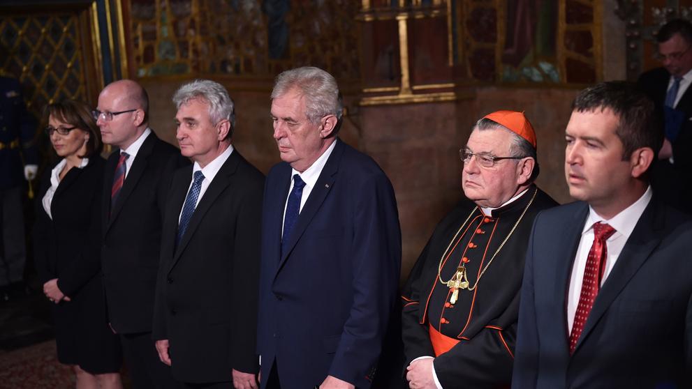 Miloš Zeman u korunovačních klenotů - 1