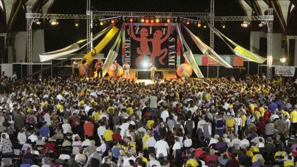 Charitativní koncert Chceme žít s vámi pořádá Nadace Nova. 