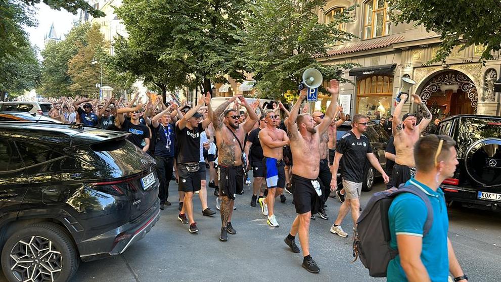Pochod fanoušků Kodaně Prahou na Letnou