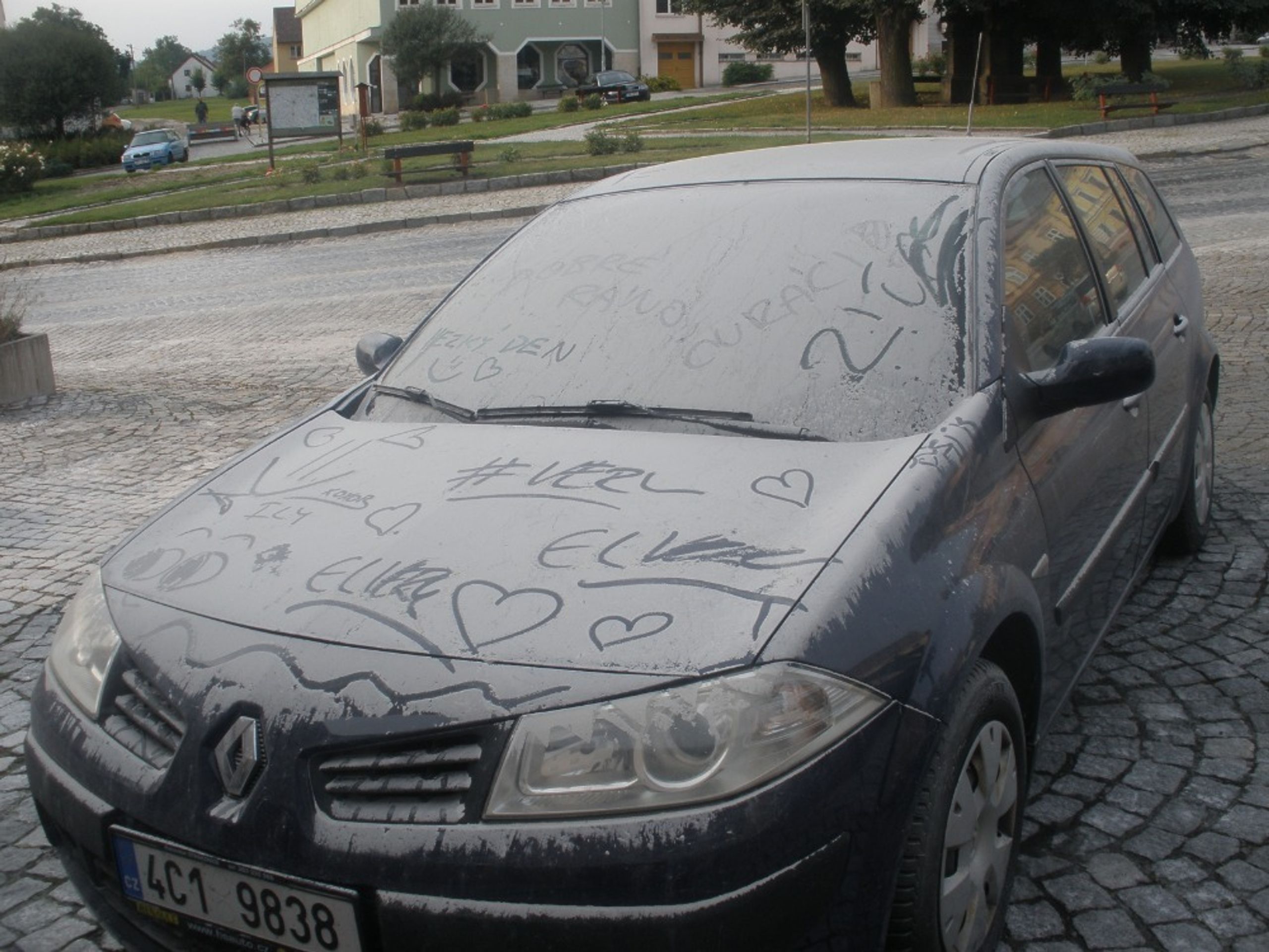 Lidé ve Volyni nemohli dýchat! Město pokryl jemný bílý prášek - 2 - GALERIE: Volyni pokryl jemný prášek (13/16)
