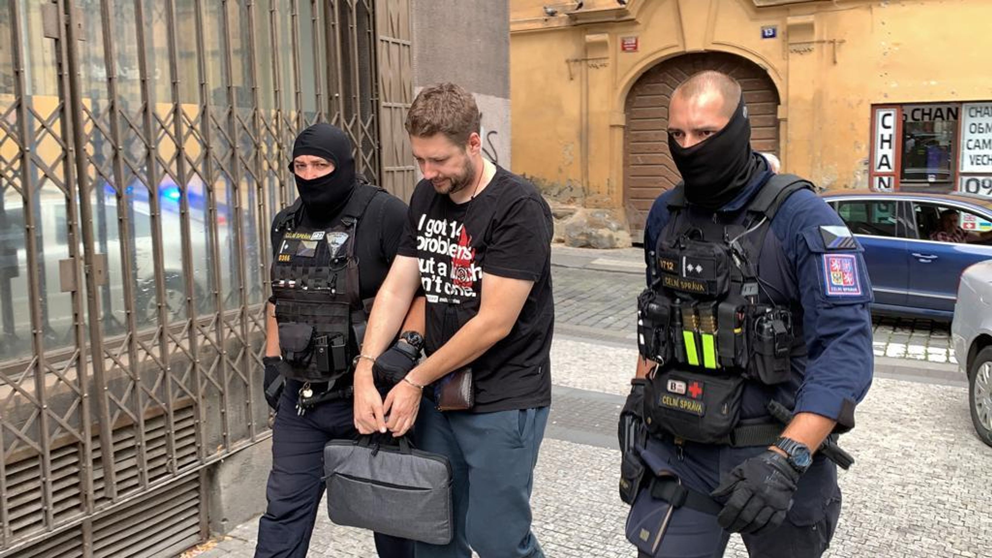 Velká policejní razie po celém Česku - 4 - GALERIE: Velká policejní razie po celém Česku (4/15)