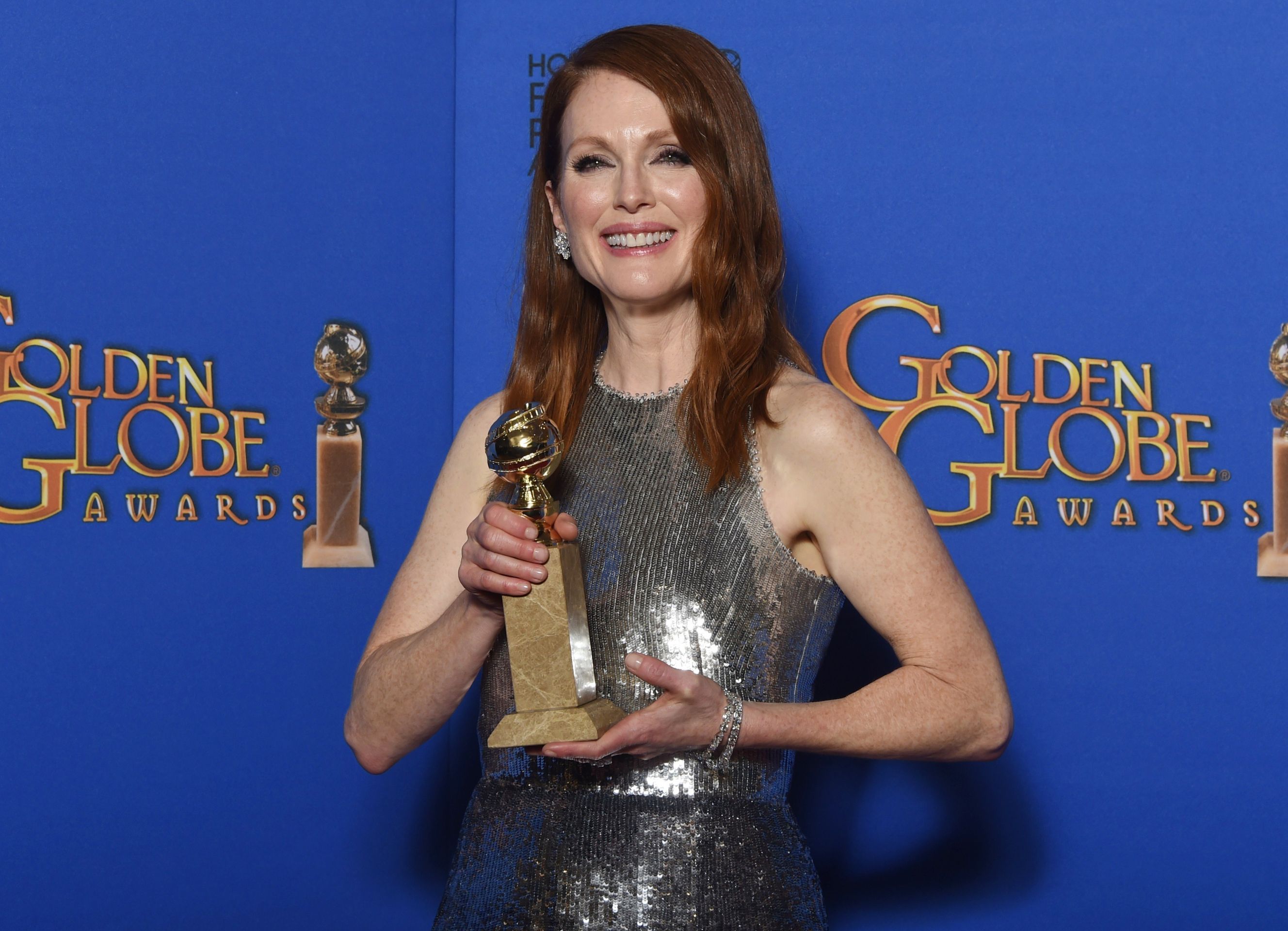 Zlaté glóby - Julianne Moore - GALERIE ze Zlatých glóbů: Záplava výstřihů a módních kreací (25/28)