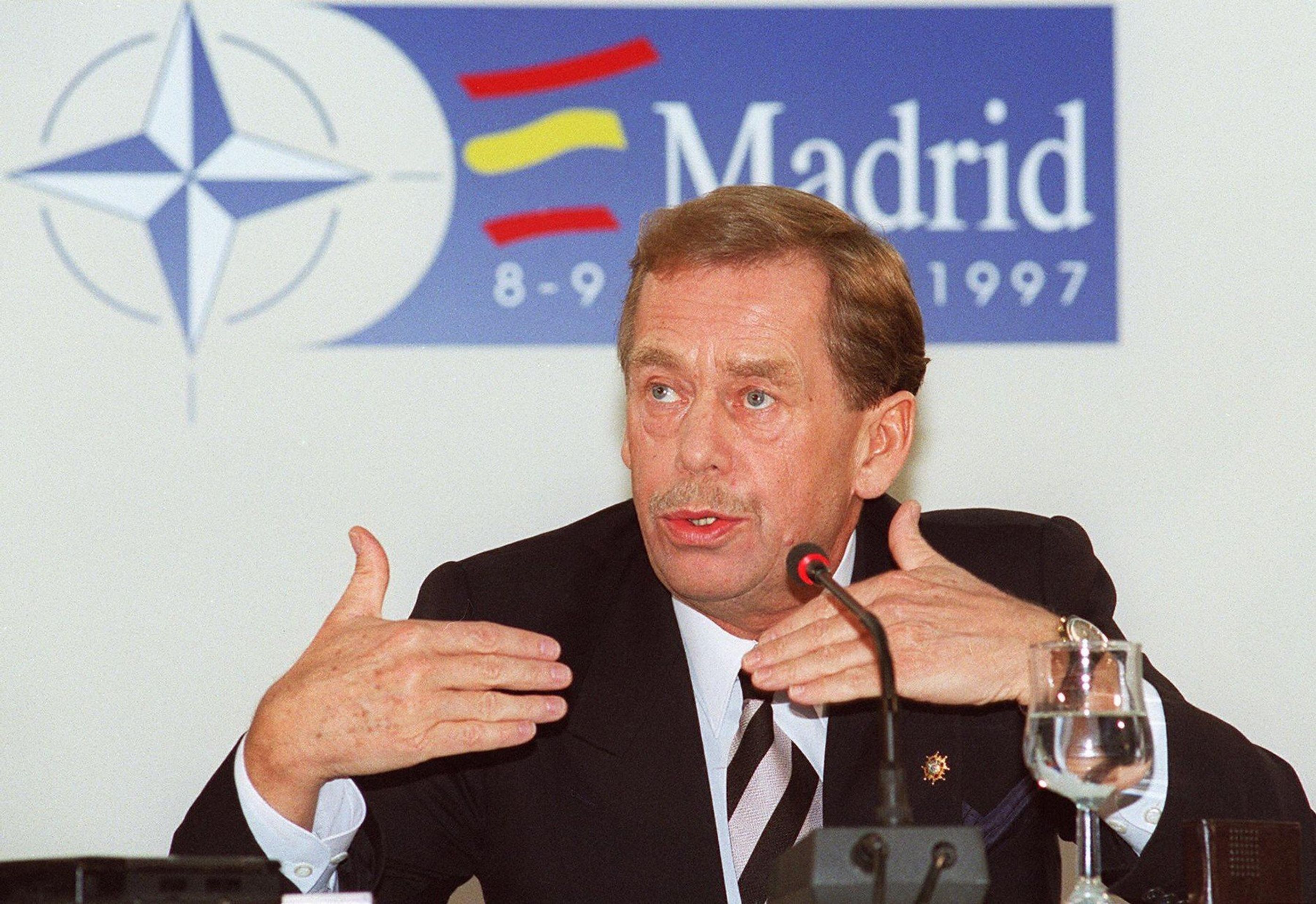 Prezident Václav Havel na summitu NATO v Madridu - 1997 - GALERIE: Čeští prezidenti na summitech NATO (1/8)