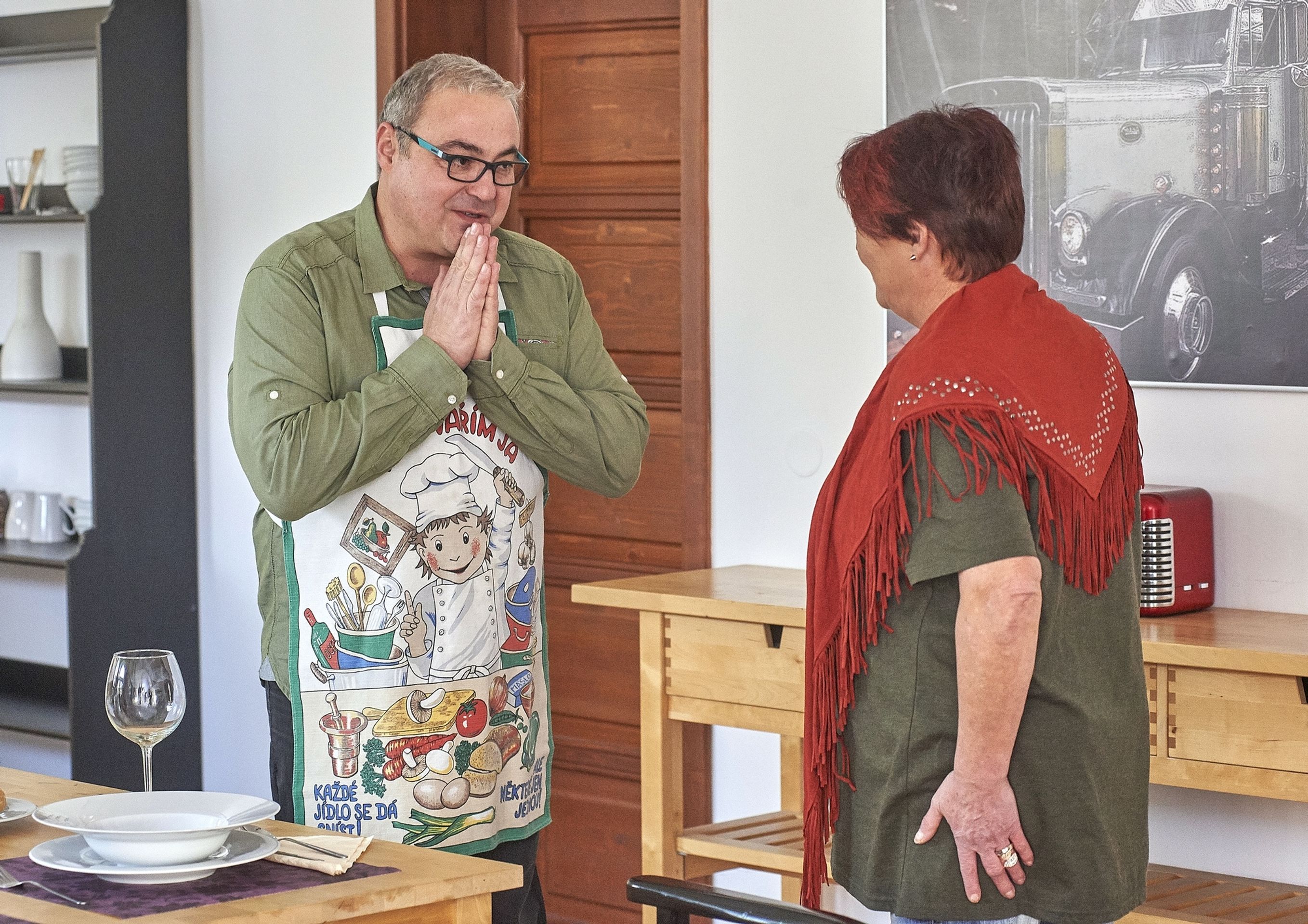 Ordinace: Roztomilý Bobo Švarc - 6 - GALERIE: Ordinace v růžové zahradě 2, Ulice, Výměna manželek (7/25)