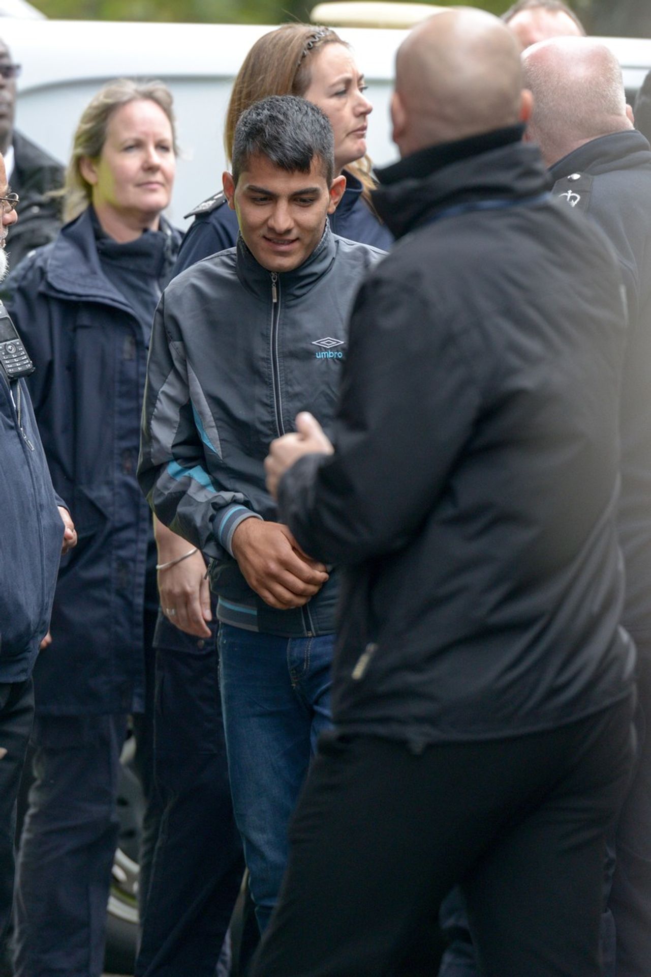 Stěhování dětí z tábora u Calais - GALERIE: Před demolicí Džungle čeká děské uprchlíky relokace (1/8)