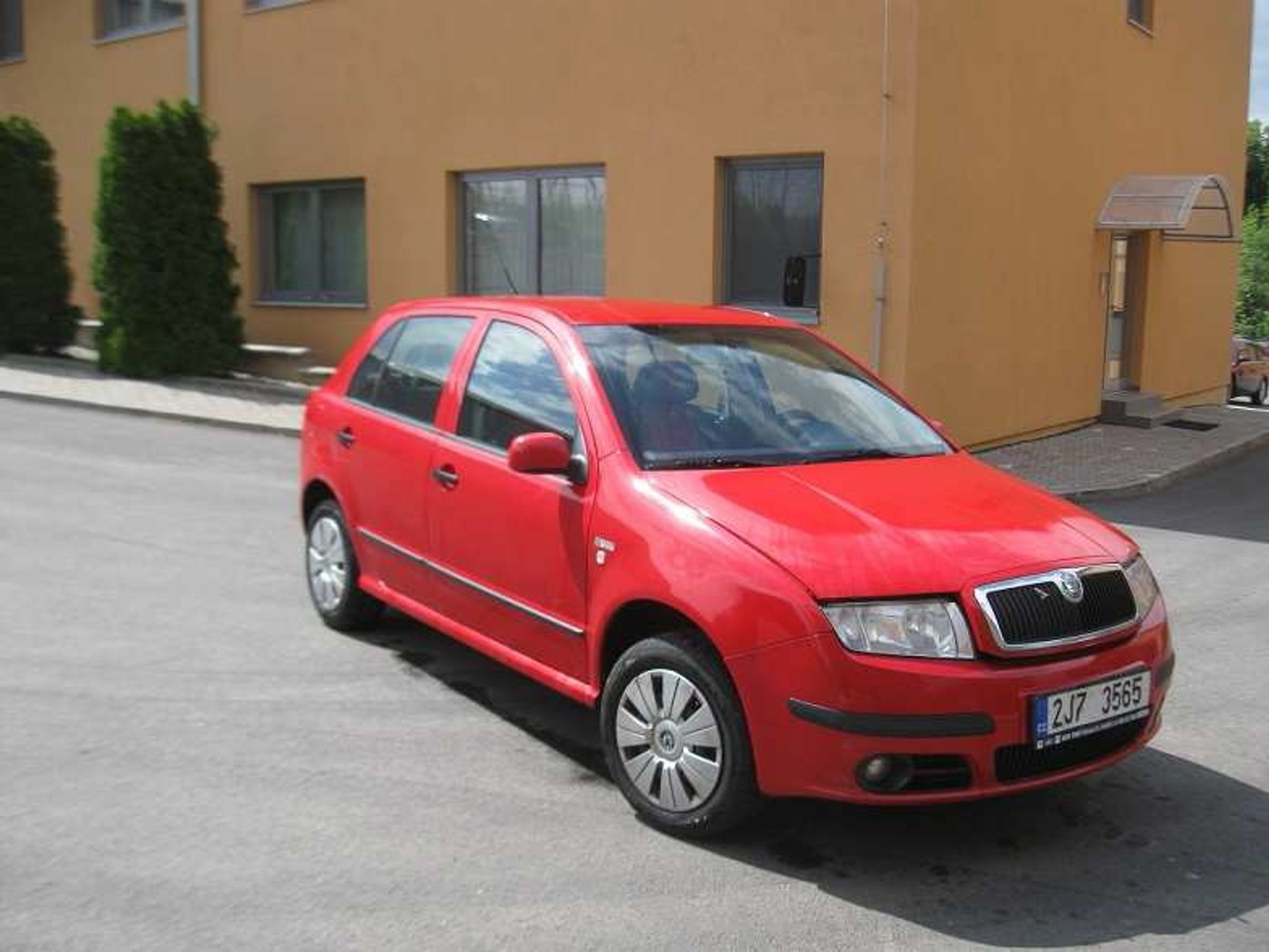 Dražba aut 19.6. 2015 - Škoda Fabia, 20 000 Kč - GALERIE: Dražba aut 19.6. 2015 (16/23)