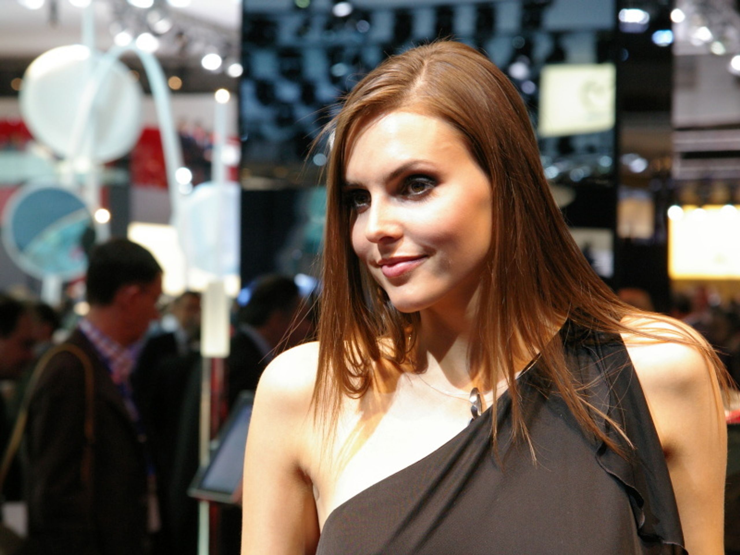 Modelka, paříž, autosalon - GALERIE holky paříž (6/6)