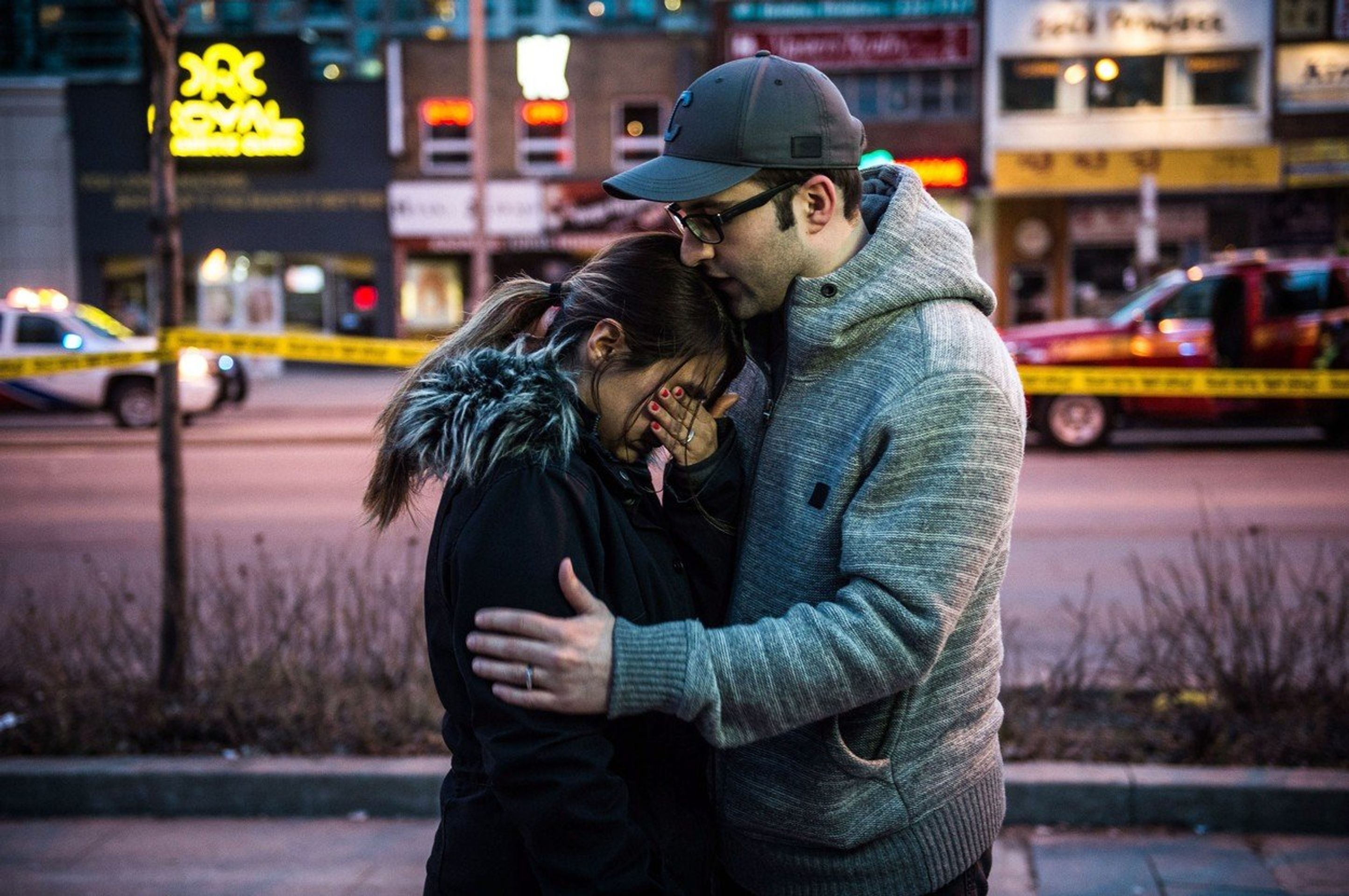 Smutek po útoku v Torontu - GALERIE: V Torontu najela dodávka do lidí (5/5)