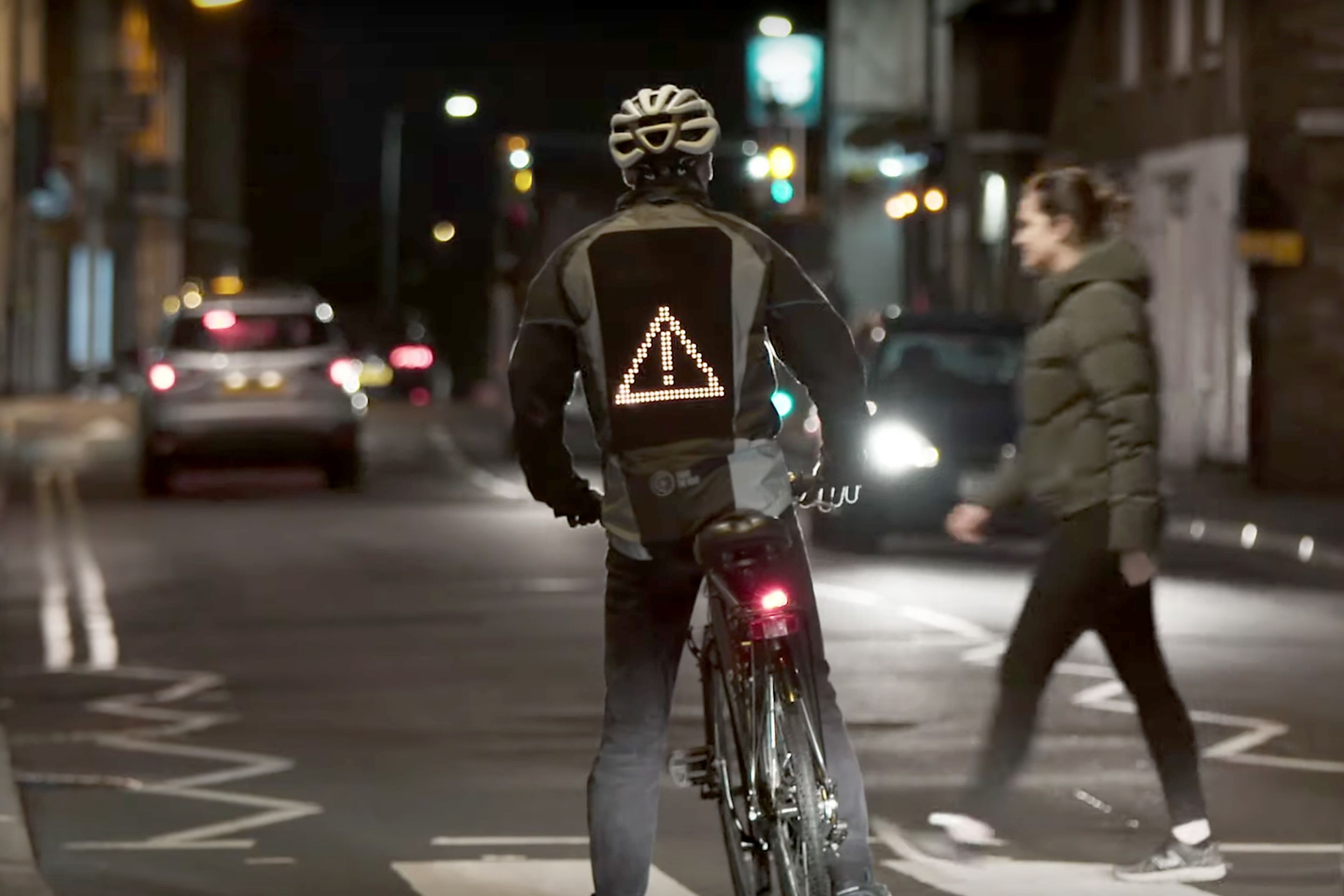 Speciální bunda pro cyklisty - 10 - Fotogalerie: Speciální bunda pro cyklisty (1/6)