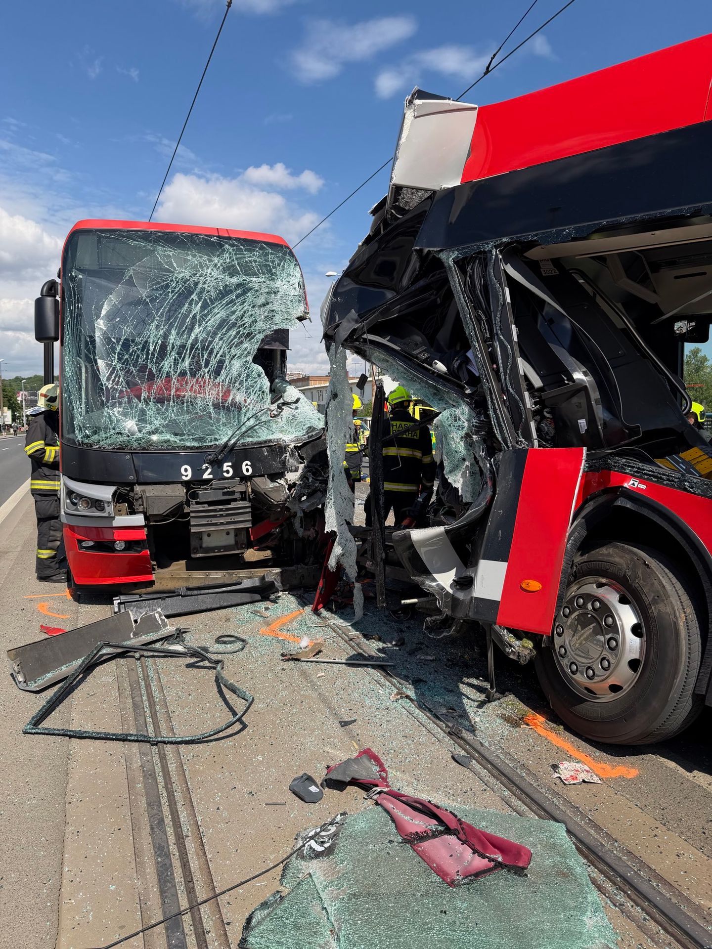 Srážka tramvaje s autobusem - Srážka tramvaje s autobusem (1/12)