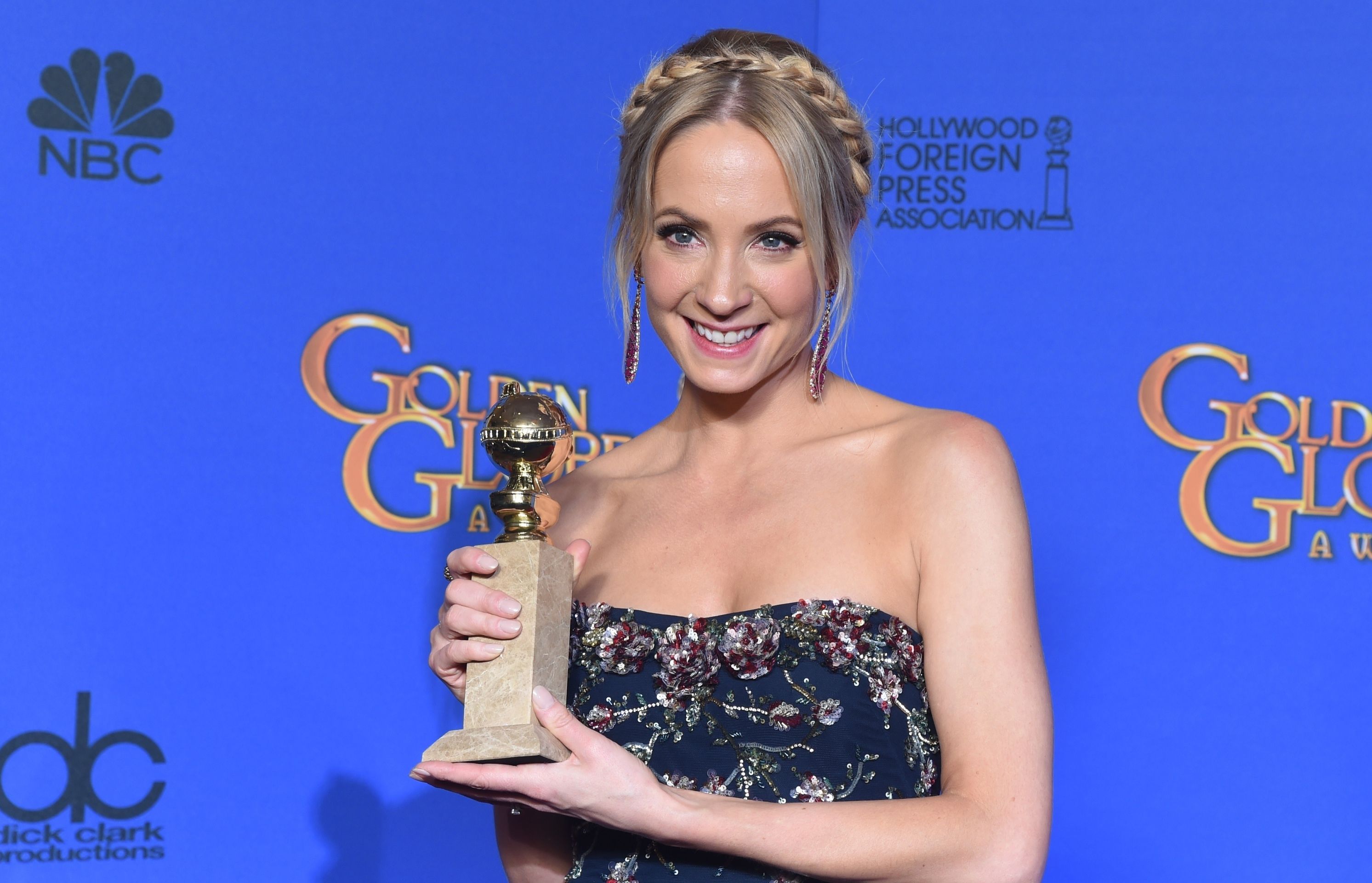 Zlaté glóby - Joanne Froggatt - GALERIE ze Zlatých glóbů: Záplava výstřihů a módních kreací (12/28)