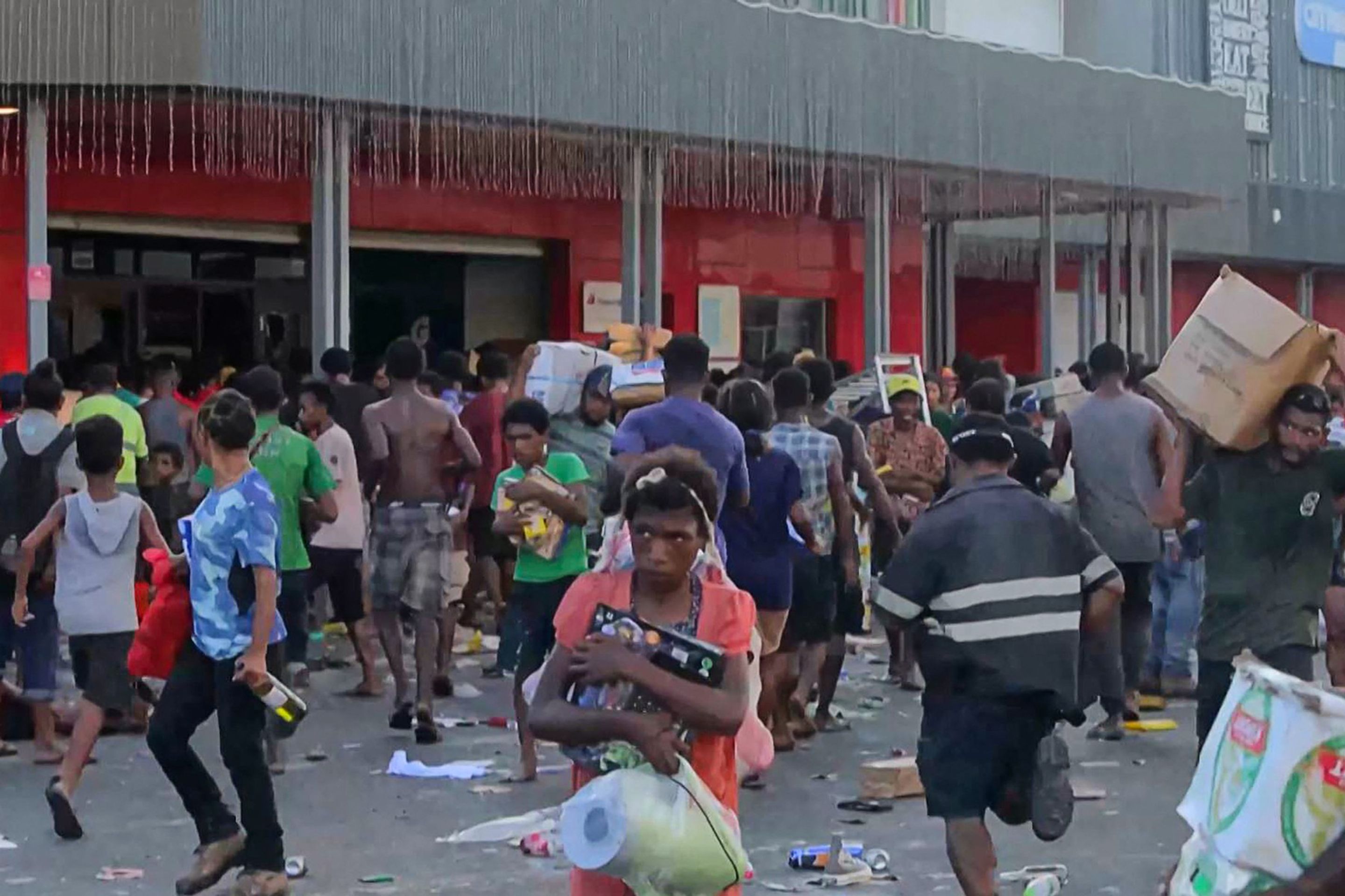 Stávky policistů zneužili zločinci a nespokojení obyvatelé (3) - Papua-Nová Guinea - nepokoje (2/4)