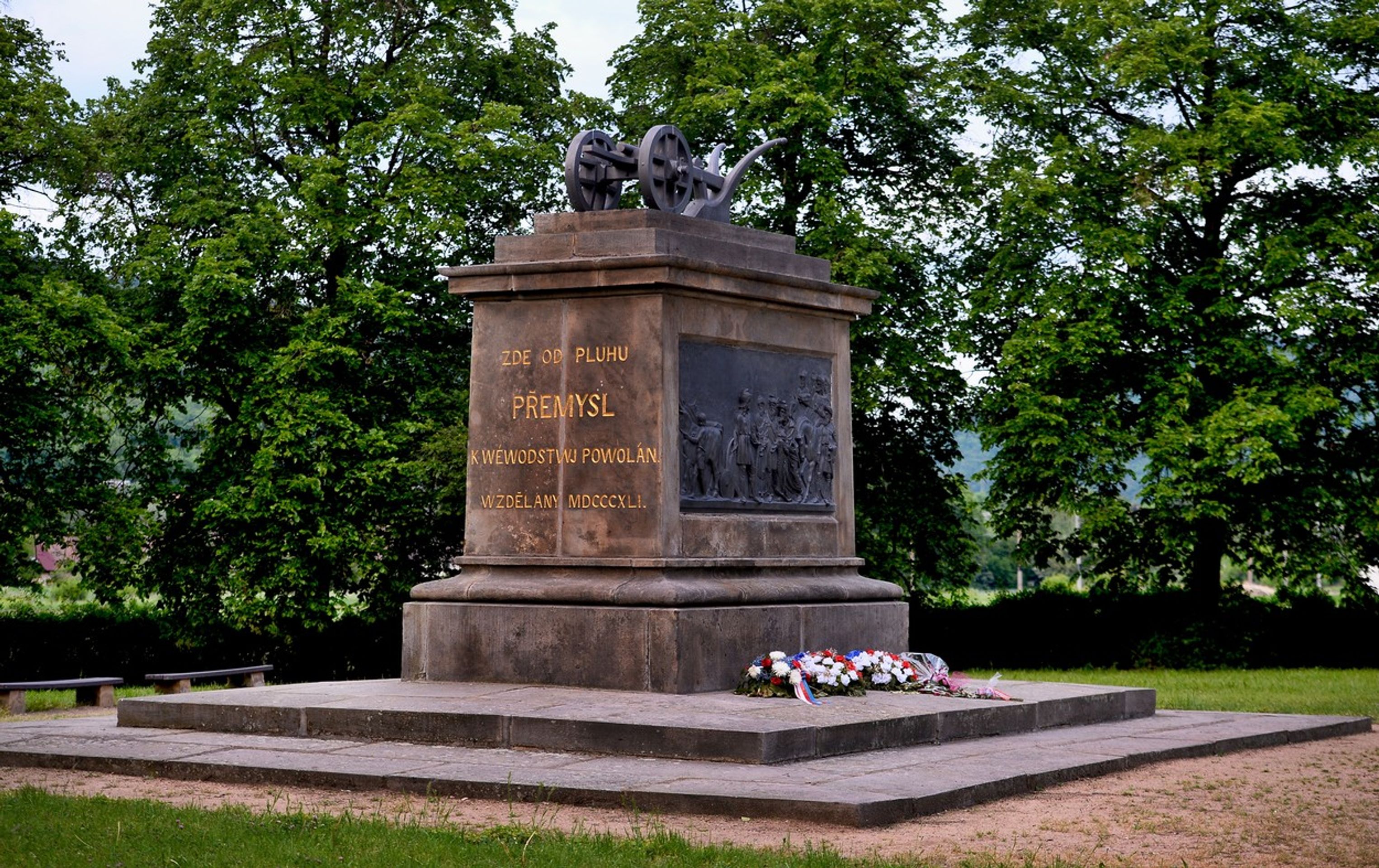 Pomník Přemysla Oráče ve Stadicích - Památky (3/4)