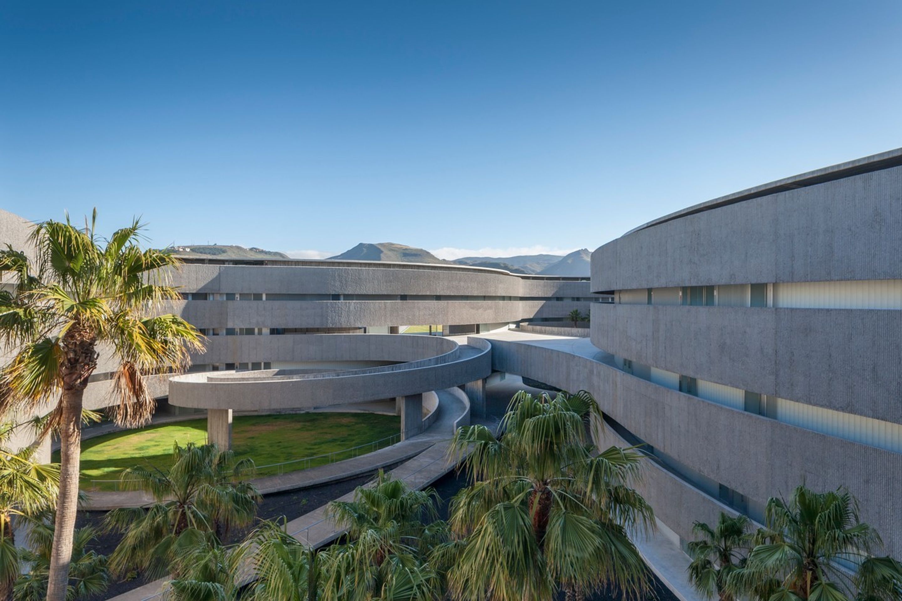 Nejzajímavější budovy světa - Faculty of Fine Arts, University of La Laguna, gpy arquitectos - GALERIE: Nejzajímavější budovy světa (3/7)