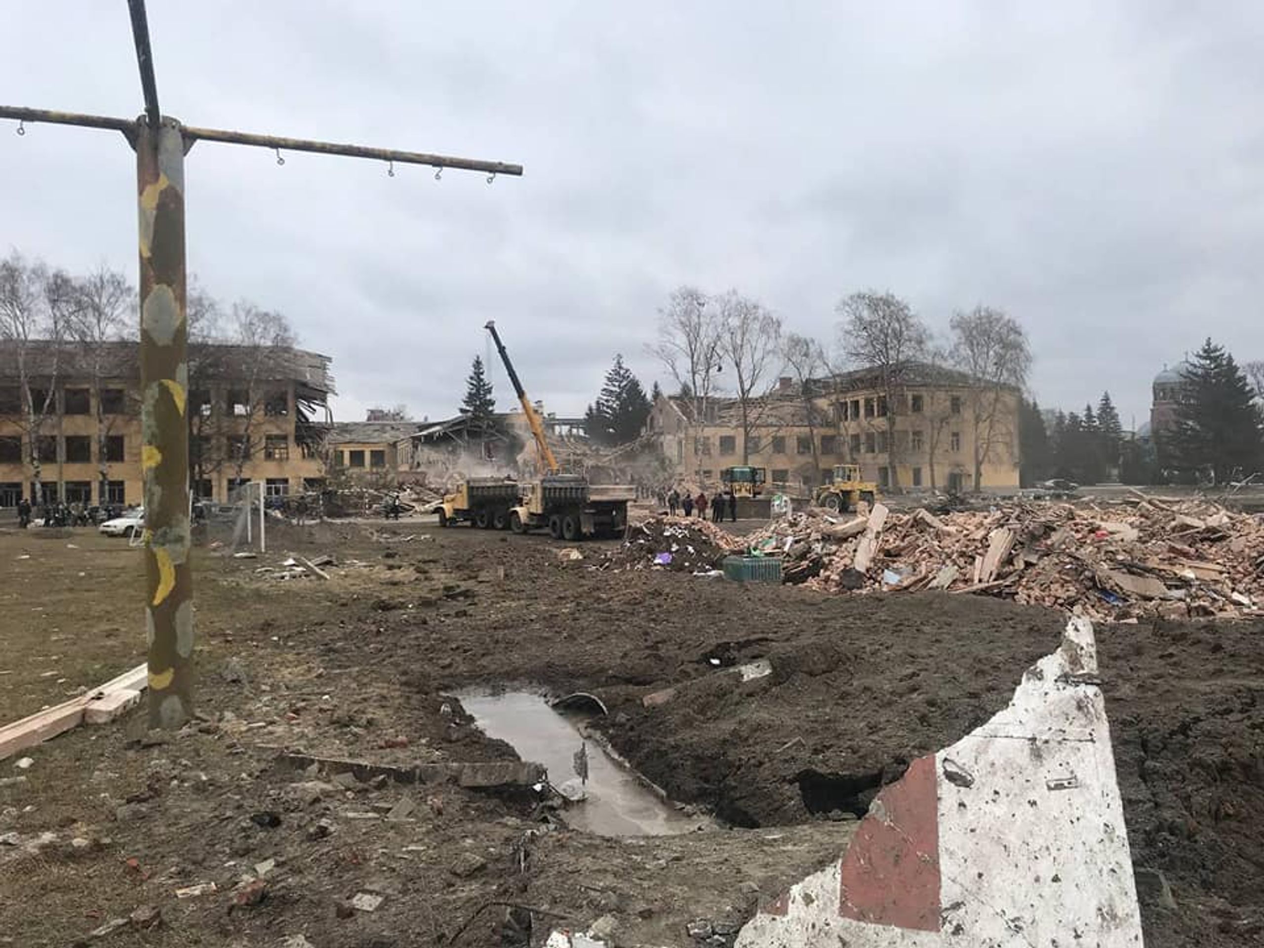 Poničená Ochtyrka - Poničená Ochtyrka (9/18)