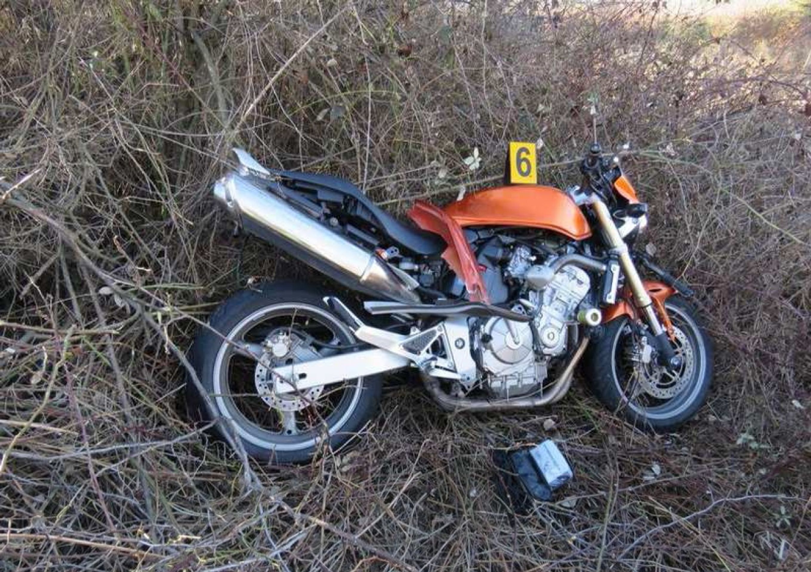 Motorkář narazil zezadu do osobního auta - GALERIE: Smrtelná nehoda motorkáře na Uherskohčadišťsku (1/6)