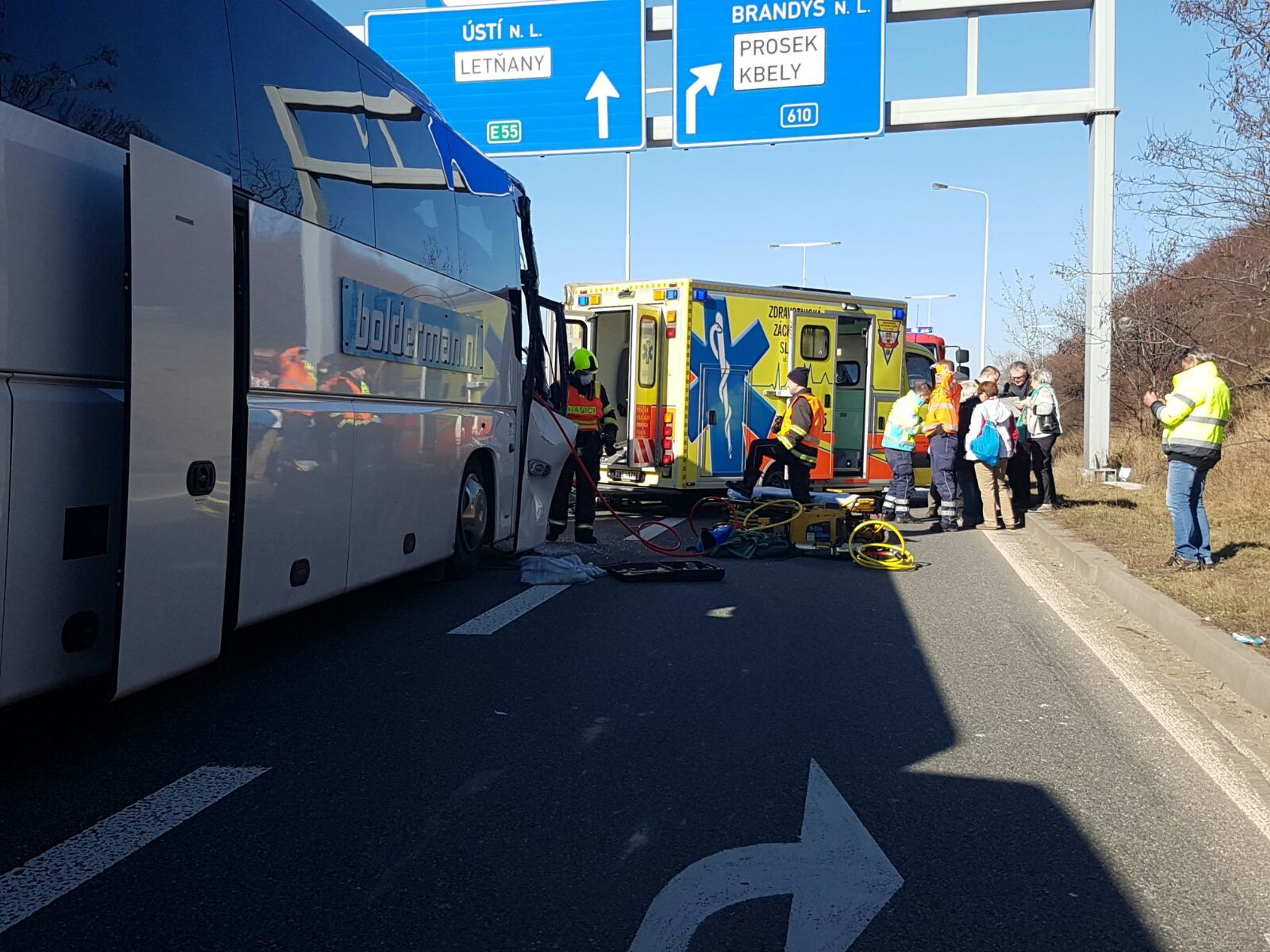 Nehoda autobusu na Kbelské - 4 - GALERIE: Nehoda autobusu na Kbelské (4/9)