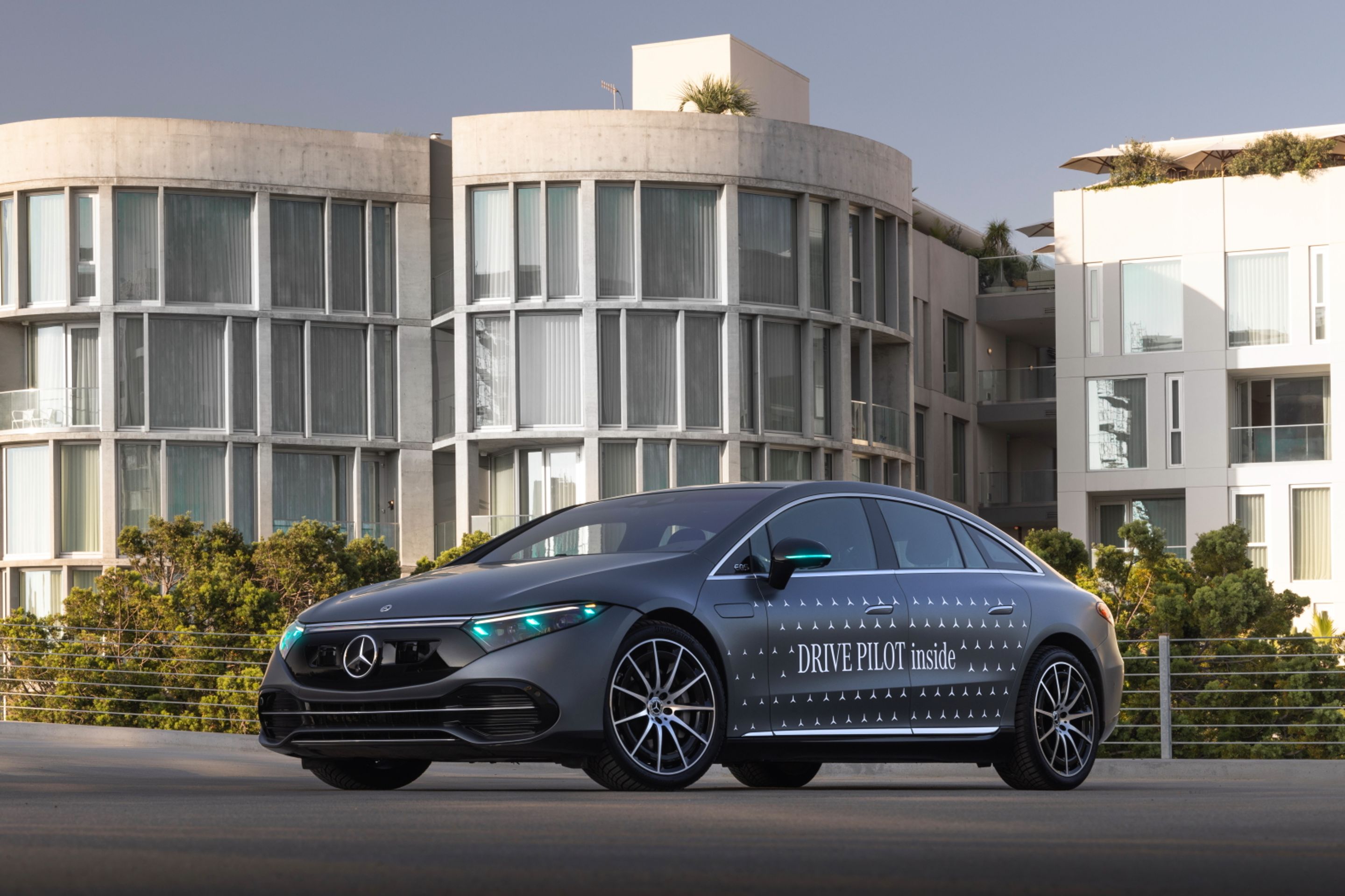 Mercedes testuje nová tyrkysová světla - Mercedes testuje nová tyrkysová světla (5/5)