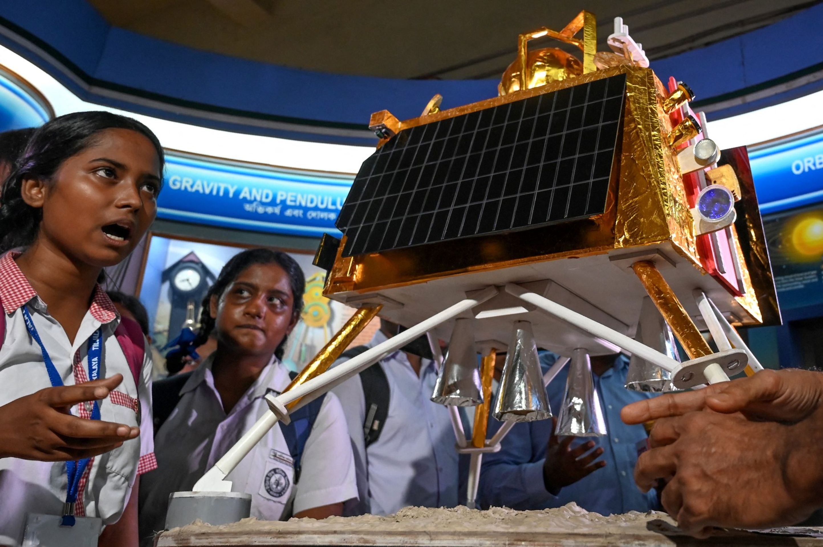 Model modulu Chandrayaan-3 pojmenovaný Vikram - Indická sonda Vikram úspěšně přistála na povrchu Měsíce (3/4)