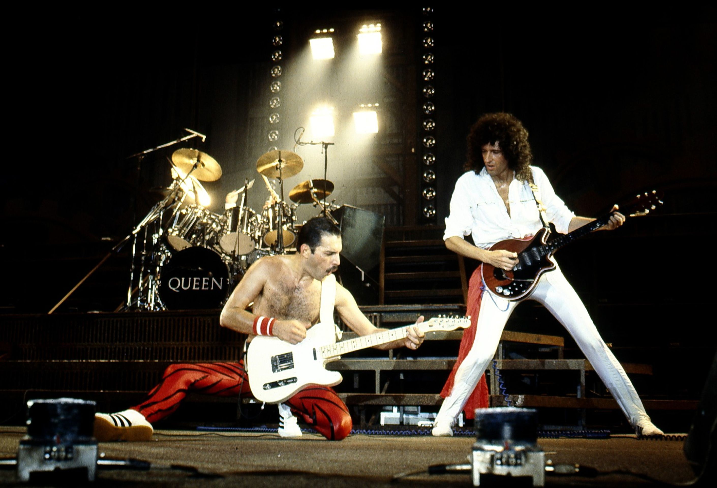 Freddie Mercury a Brian May, 1982 koncert Queen - Brian May (2/5)